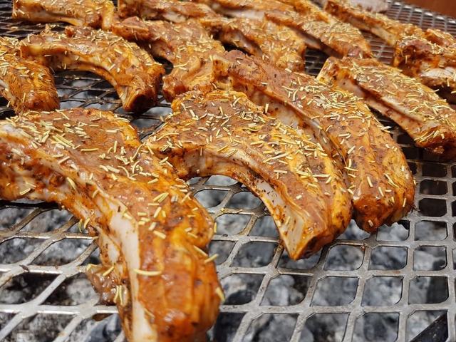 Minted lamb chops with rosemary